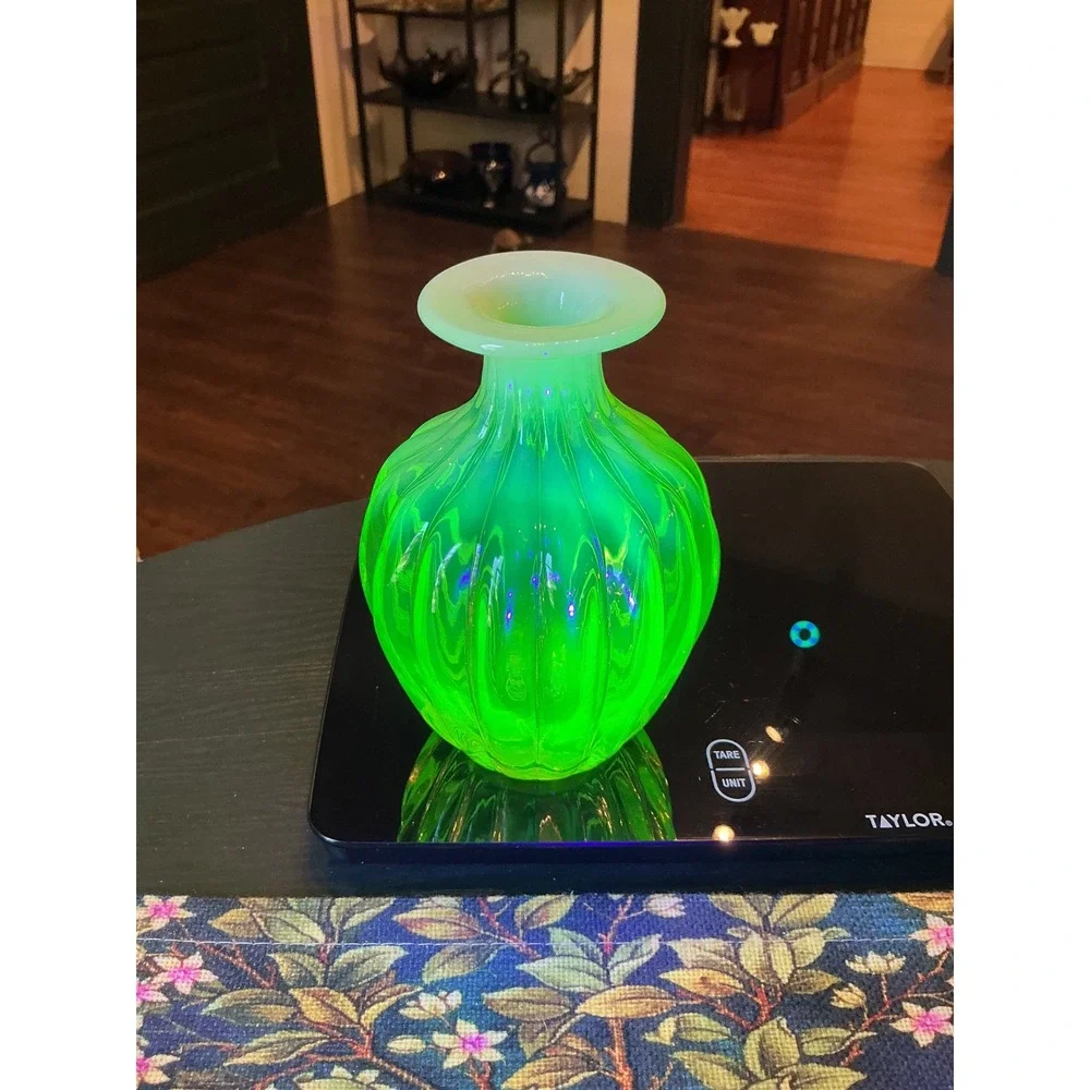 Gibson Glass 2001 Lime Green Opalescent Ribbed Art Glass 6